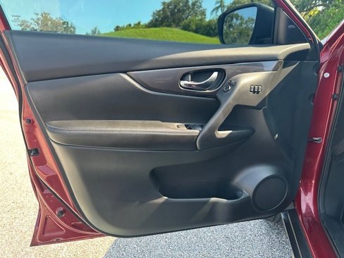 Used 2019 Nissan Rogue SV w/ Premium Package image 9