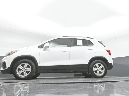 Used 2017 Chevrolet Trax LT w/ Sun & Sound Package image 35