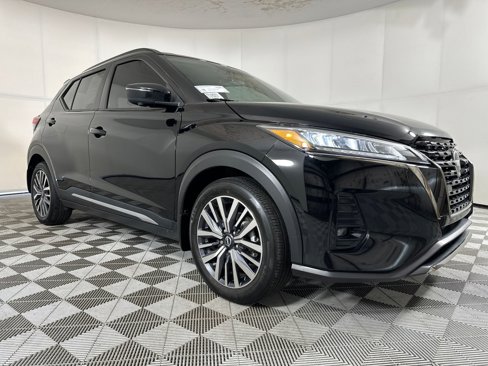 Used 2023 Nissan Kicks SR w/ SR Premium Package image 6