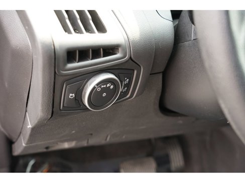 Used 2018 Ford Focus SE image 17