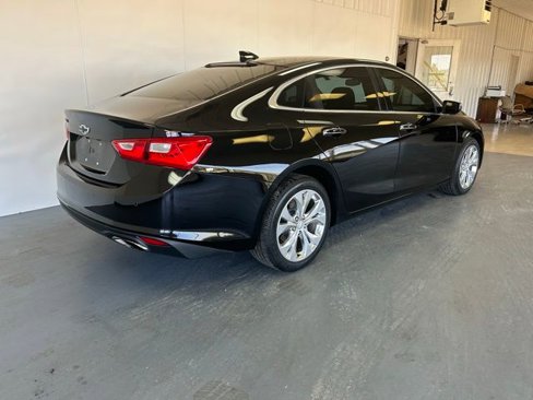 Used 2018 Chevrolet Malibu Premier w/ Driver Confidence Package image 3