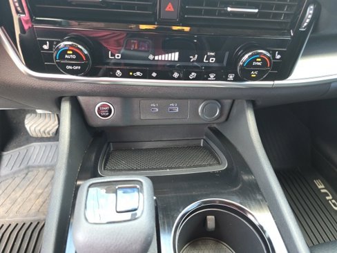 Used 2021 Nissan Rogue SV w/ Premium Package image 16