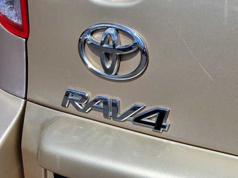 Used 2011 Toyota RAV4 4WD image 21