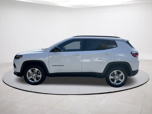 Certified 2024 Jeep Compass Latitude image 4