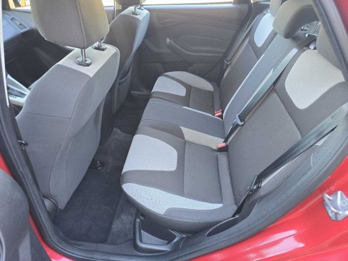 Used 2012 Ford Focus SE w/ SE Sport Pkg image 10