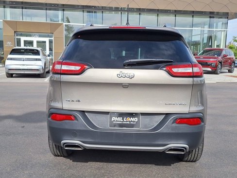 Used 2017 Jeep Cherokee Limited image 4