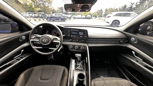 Used 2021 Hyundai Elantra SE image 12