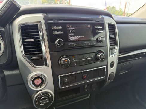 Used 2017 Nissan Titan SV image 17