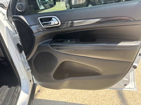Used 2019 Jeep Grand Cherokee Laredo image 13