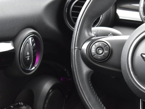 Used 2019 MINI Cooper 4-Door Hardtop w/ Premium Package image 18