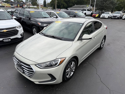 Used 2017 Hyundai Elantra SE image 2