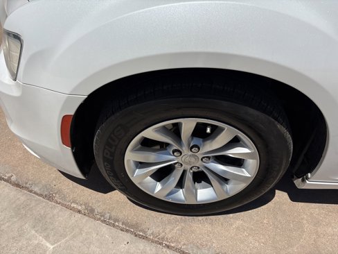 Used 2015 Chrysler 300 Limited image 9
