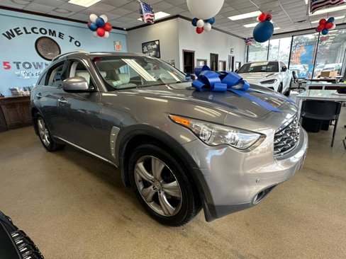 Used 2009 INFINITI FX35 AWD w/ Technology Pkg image 14