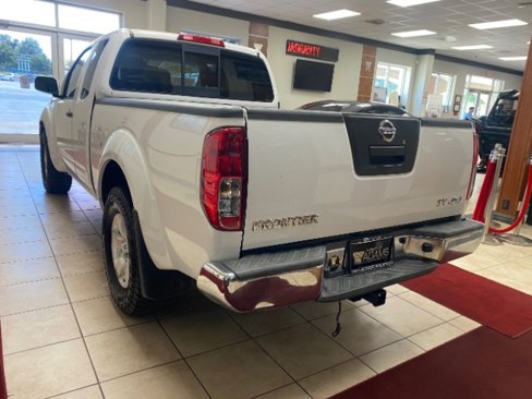 Used 2012 Nissan Frontier SV image 3