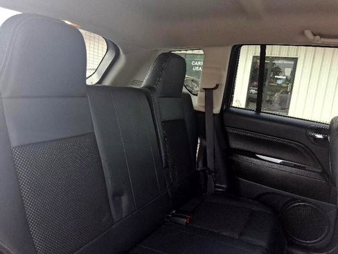 Used 2016 Jeep Compass Latitude image 29