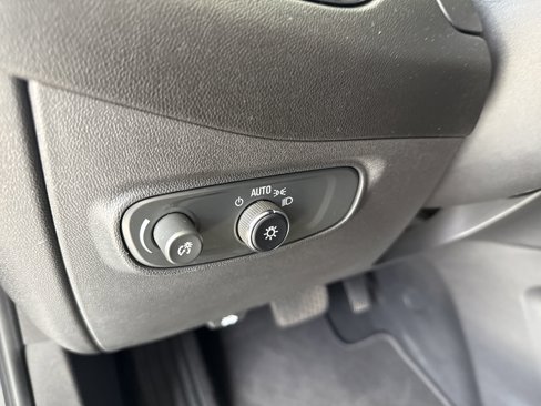 Used 2023 Chevrolet Equinox LT image 25