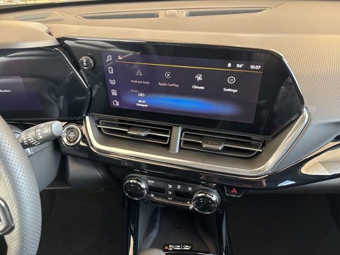 New 2025 Chevrolet Trax RS w/ Sunroof Package image 12