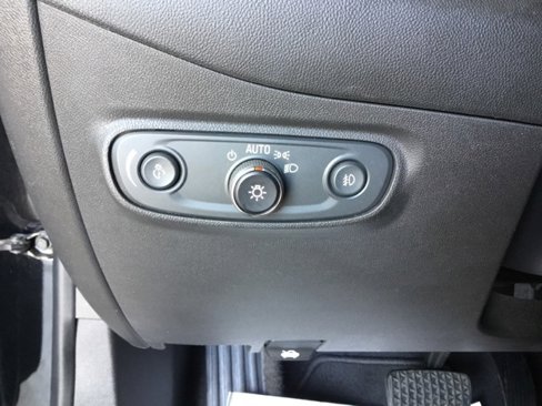 Used 2020 Chevrolet Equinox LT w/ Driver Convenience Package image 37