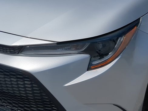 Used 2022 Toyota Corolla LE image 18