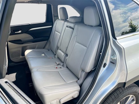 Used 2014 Toyota Highlander XLE image 22