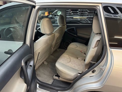 Used 2012 Toyota RAV4 4WD image 23