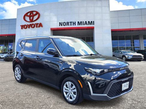 Used 2023 Kia Soul LX image 1