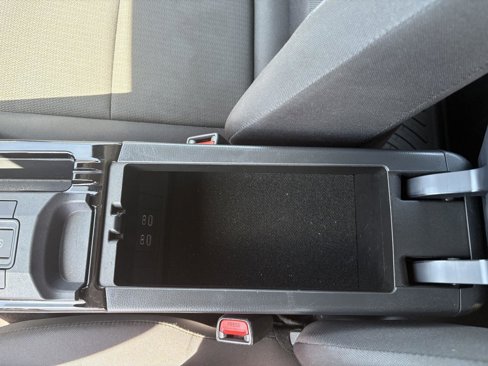 Used 2025 Toyota Prius LE image 15