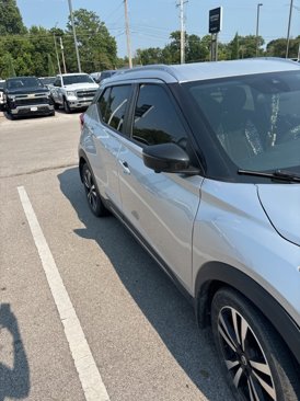 Used 2020 Nissan Kicks SR image 1