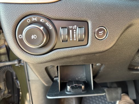 Used 2016 Jeep Cherokee 75th Anniversary image 47