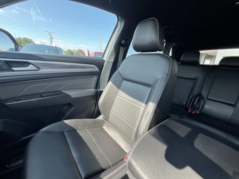 Used 2022 Volkswagen Atlas Cross Sport SE image 27