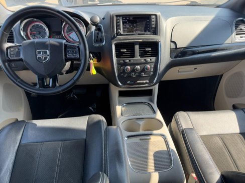 Used 2019 Dodge Grand Caravan SXT image 12