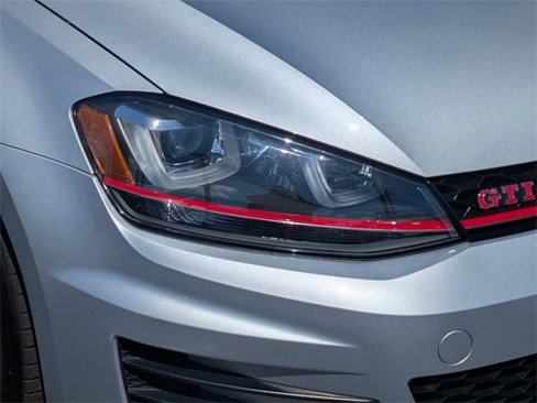 Used 2017 Volkswagen GTI SE image 9