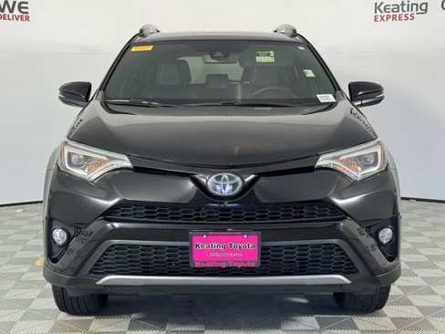 Used 2018 Toyota RAV4 SE image 4