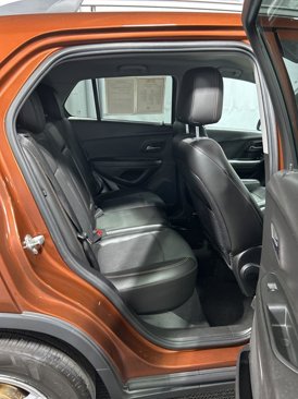 Used 2019 Chevrolet Trax LT w/ LT Convenience Package image 16