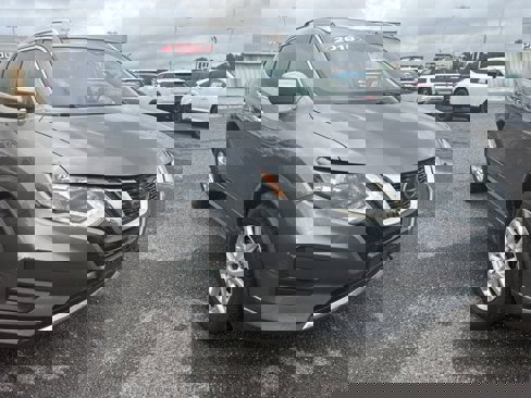 Used 2019 Nissan Rogue SV image 3