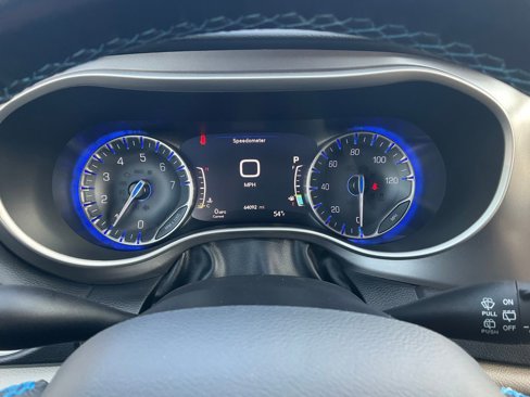 Used 2021 Chrysler Pacifica Touring-L image 7