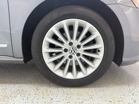 Used 2017 Volkswagen Passat 1.8T SE image 35