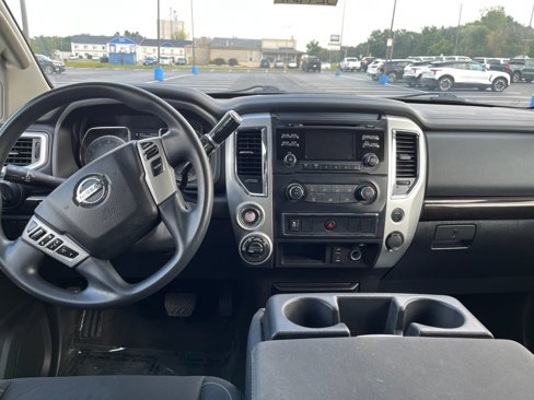 Used 2018 Nissan Titan S image 12