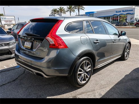 Used 2018 Volvo V60 T5 Cross Country w/ Convenience Package image 6