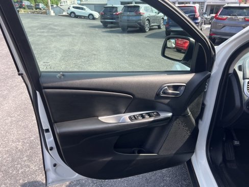Used 2016 Dodge Journey SE image 18