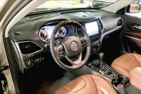 Used 2019 Jeep Cherokee Overland w/ Heavy Duty Protection Group image 16