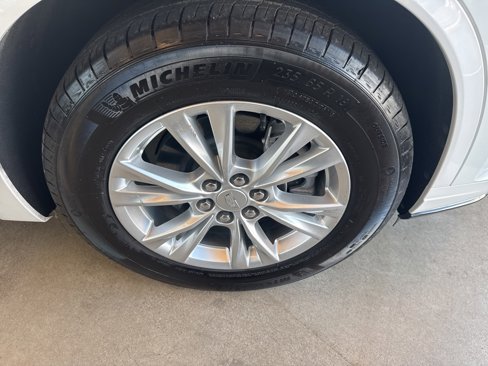 Used 2025 Cadillac XT6 Luxury image 2