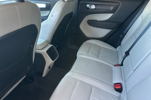 Certified 2022 Volvo XC40 T5 Momentum image 12