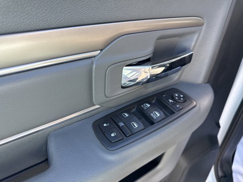 Used 2015 RAM 3500 SLT w/ Luxury Group image 11