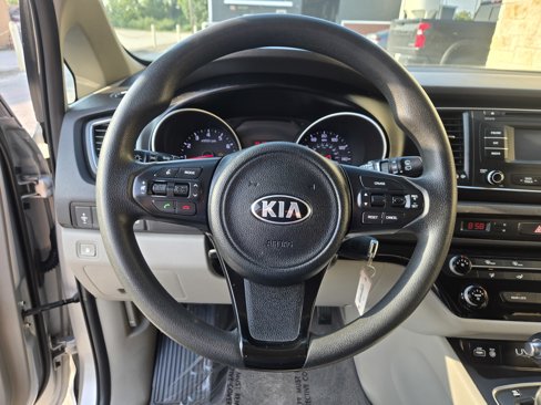 Used 2015 Kia Sedona LX image 12
