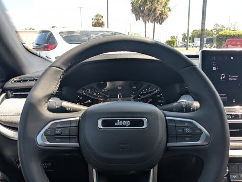 Used 2024 Jeep Compass Latitude image 24