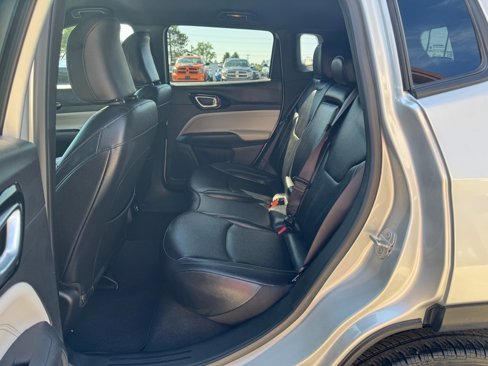 Used 2025 Jeep Compass Limited image 27