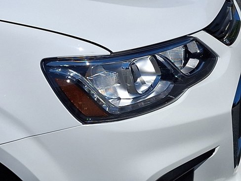 Used 2020 Chevrolet Sonic LT image 29