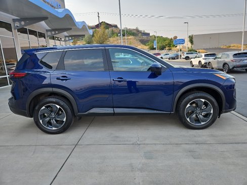 Used 2024 Nissan Rogue SV image 4