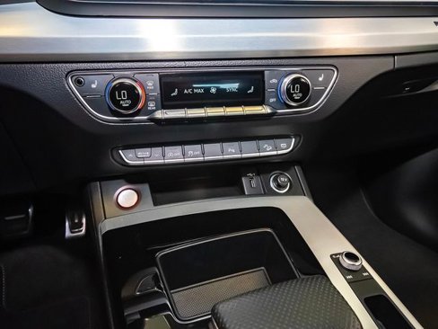 Used 2021 Audi SQ5 Premium w/ Convenience Package image 27